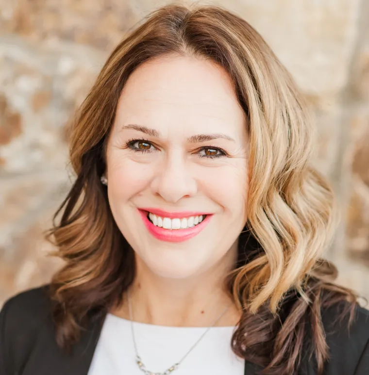 Headshot of Amanda Martinez smiling